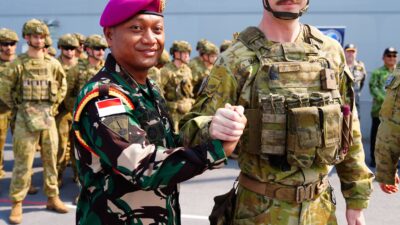 Foto : Delegasi TNI On Board di HMAS Adelaide Resmikan Latgabma Keris Woomera 2024