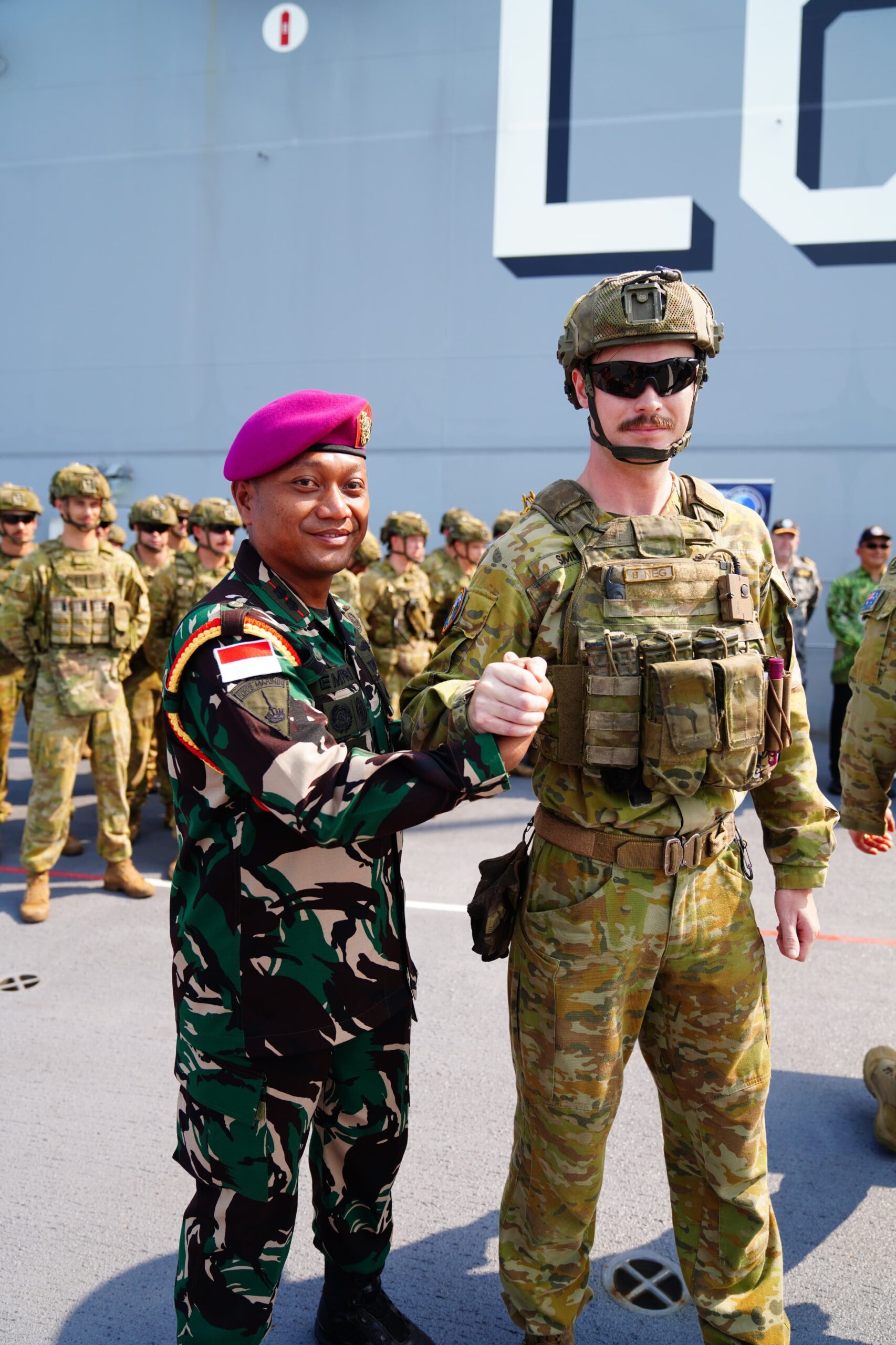 Foto : Delegasi TNI On Board di HMAS Adelaide Resmikan Latgabma Keris Woomera 2024