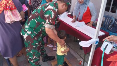 Foto : Babinsa Pegirian Dukung Kegiatan Posyandu Balita di Wilayah