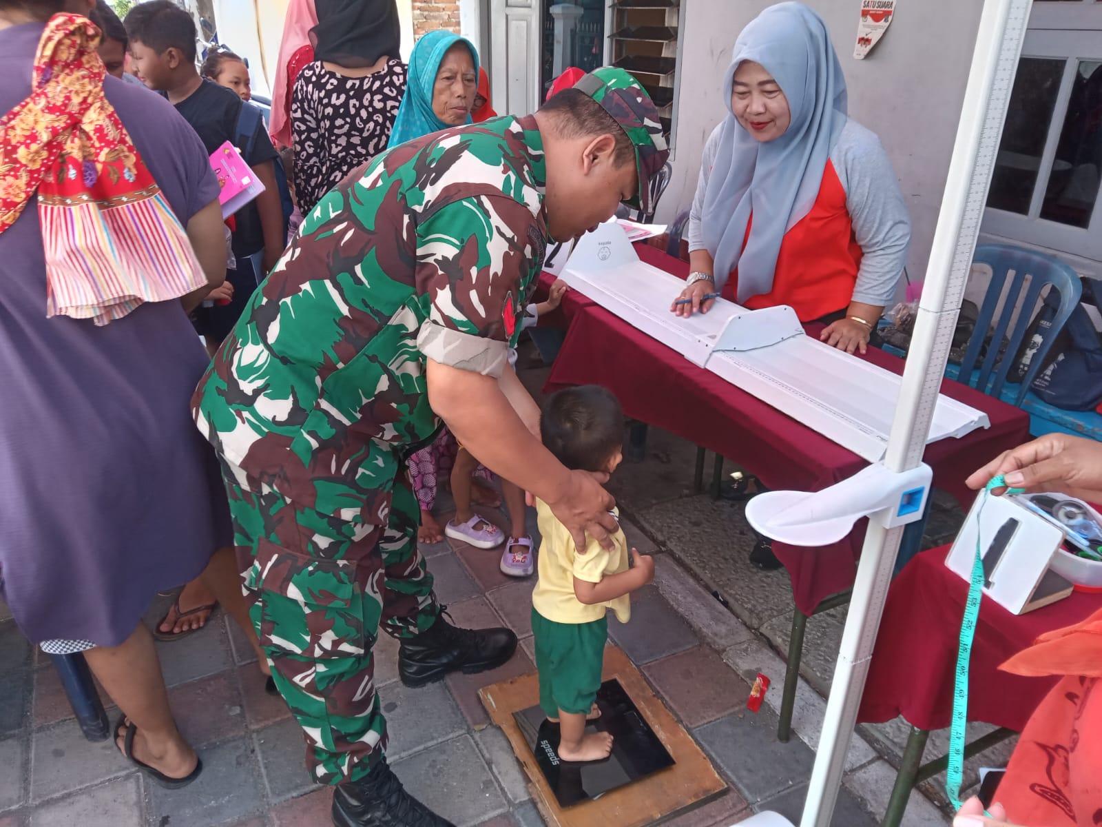 Foto : Babinsa Pegirian Dukung Kegiatan Posyandu Balita di Wilayah