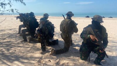 Foto : Di Pulau Bathrust, Australia, Prajurit Marinir TNI AL Laksanakan Latihan Pendaratan Amfibi