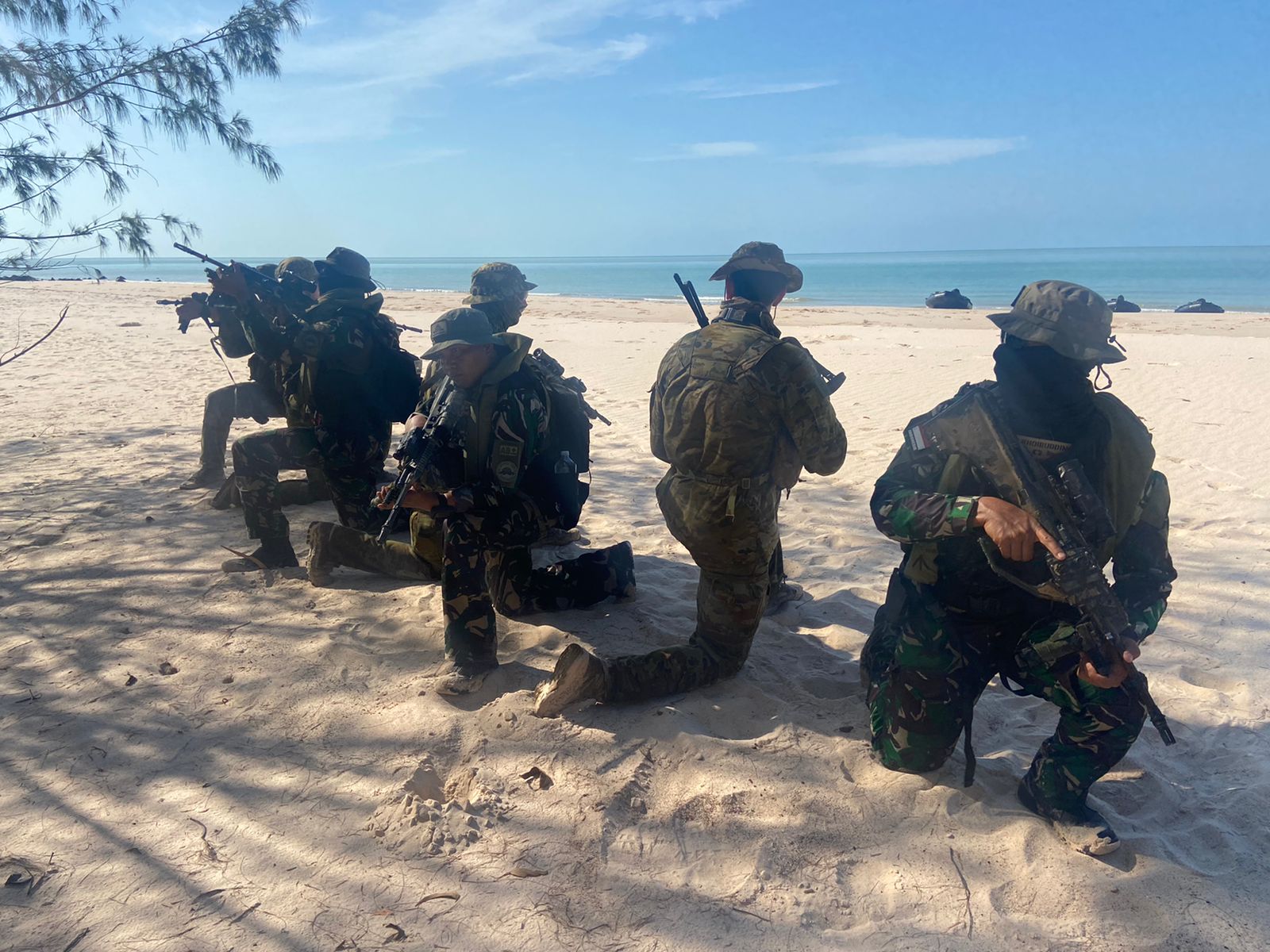 Foto : Di Pulau Bathrust, Australia, Prajurit Marinir TNI AL Laksanakan Latihan Pendaratan Amfibi