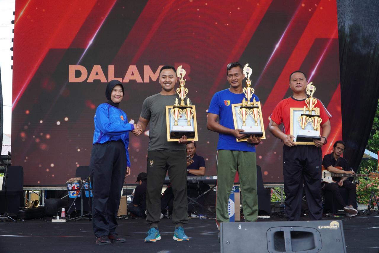 Foto ; Irkodiklatal Hadiri Penutupan Pertandingan Olahraga HUT Ke-49 Babinkum TNI