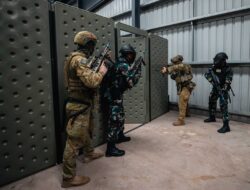 Marinir TNI AL Bersama Tentara Australia Laksanakan Peperangan Kota Jarak Dekat Dalam Latgabma Keris Woomera