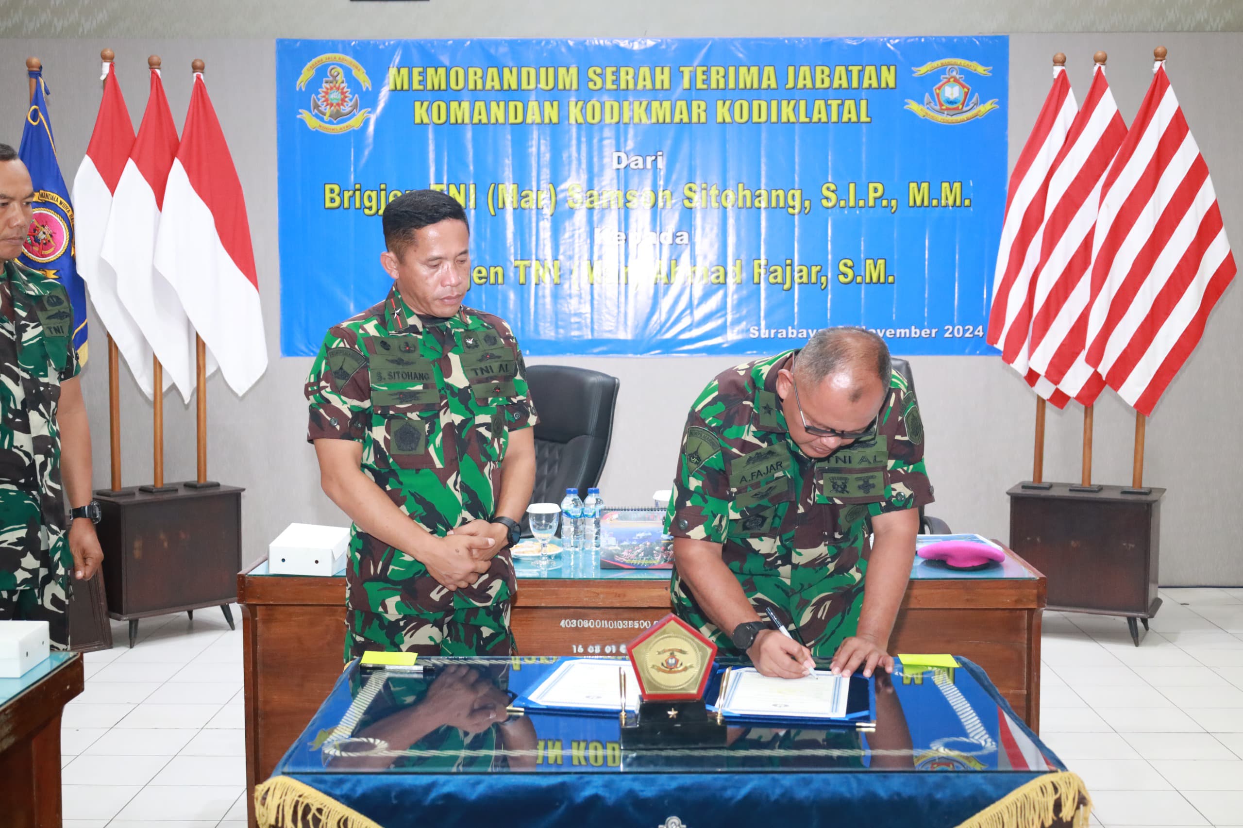 Foto ; Komandan Kodikmar Kodiklatal Laksanakan Memorandum Serah Terima Jabatan