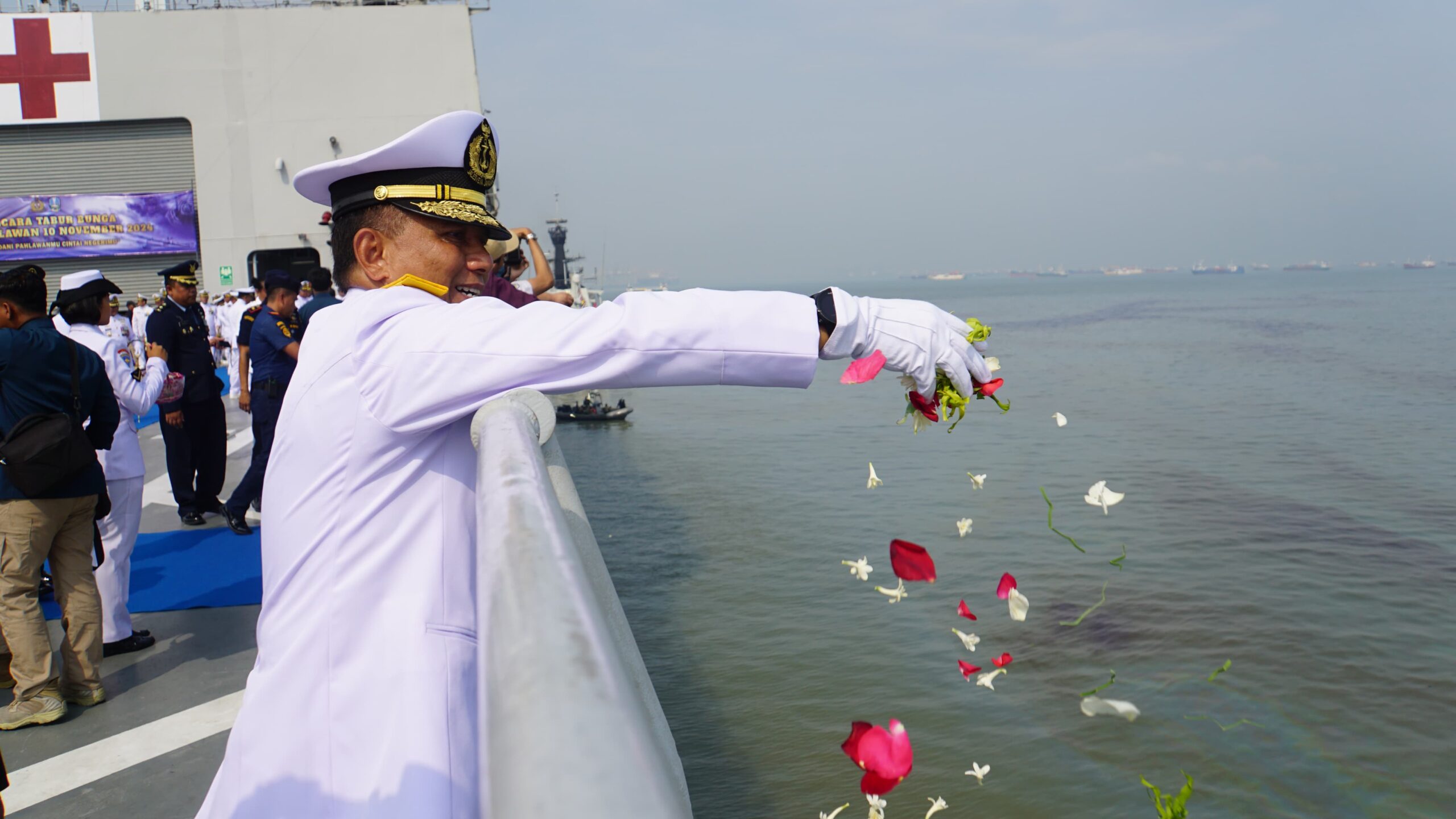 Foto : Di Darat dan Di Laut, Kodiklatal Peringati Upacara Hari Pahlawan 2024