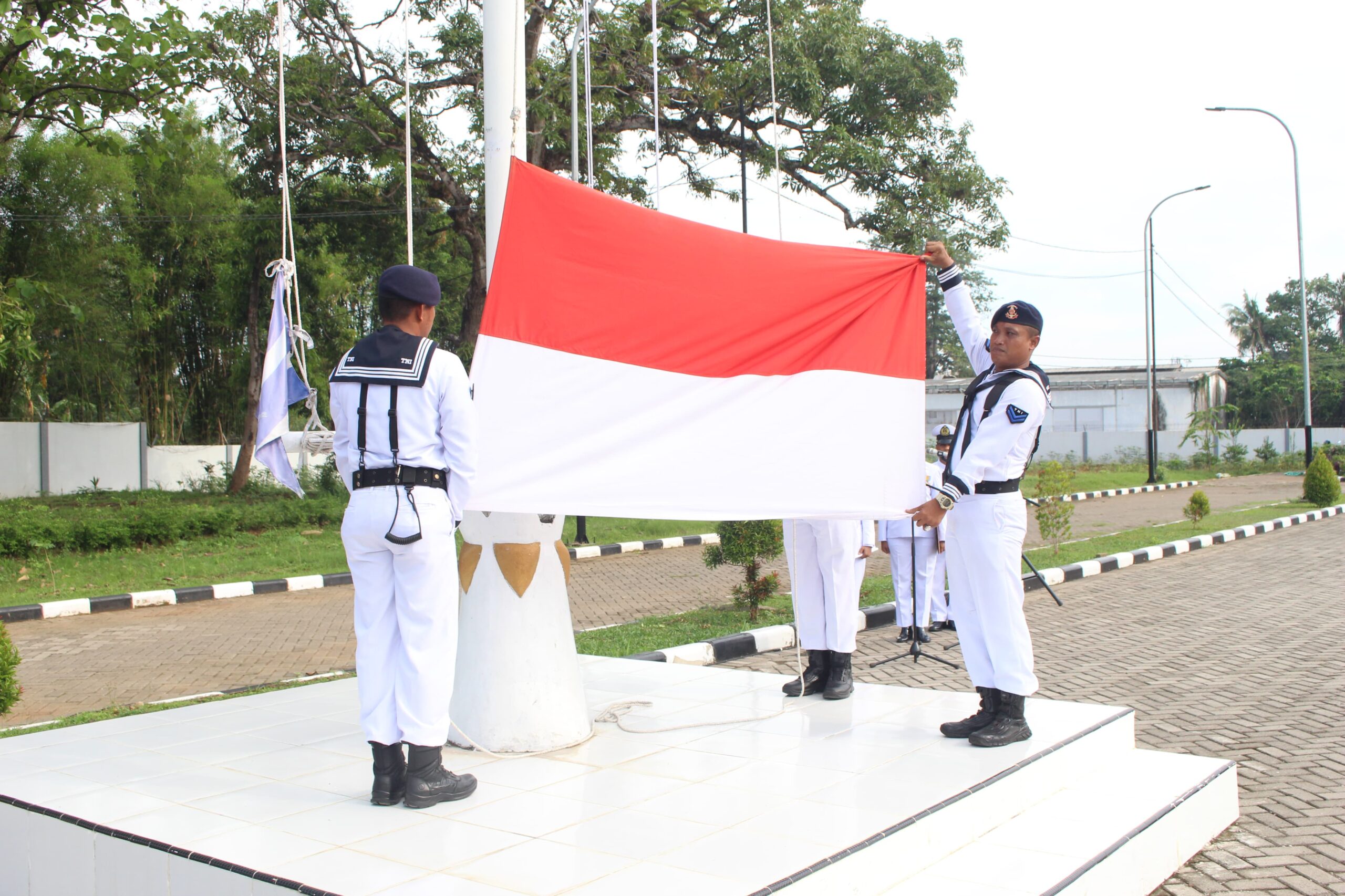 Foto : Satuan Pendidikan Jajaran Kodiklatal Gelar Upacara Hari Pahlawan Tahun 2024