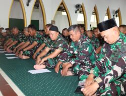 Dankodikmar Pimpin Doa Bersama dan Santunan Anak Yatim dalam Peringatan HUT Marinir ke-79