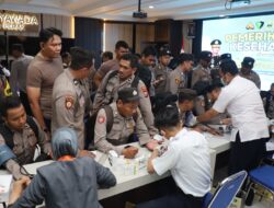 Polres Pelabuhan Tanjung Perak Cek Kesehatan dan Kelengkapan Petugas Pengamanan TPS Pilkada 2024