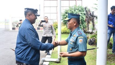 Foto : Tiba Di Manado Dankodiklatal Disambut Danlantamal VIII