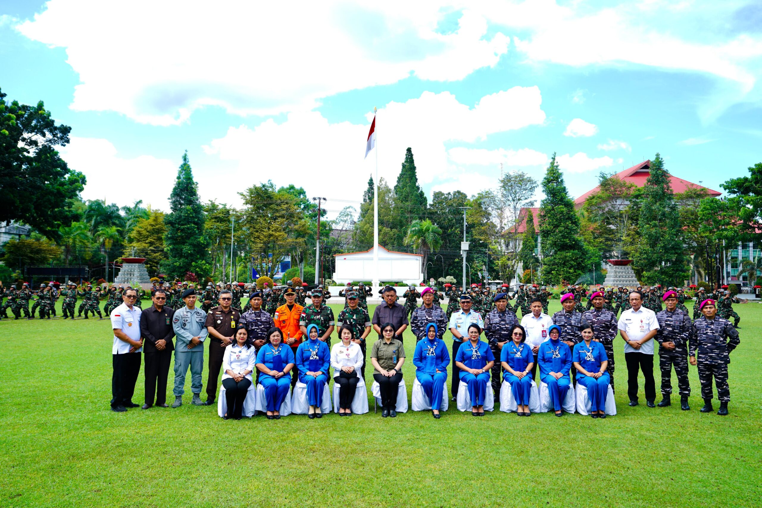 Foto : Dankodiklatal Hadiri Upacara Penjemputan dan Kirab Siswa Dikmata Satdik-4 Manado
