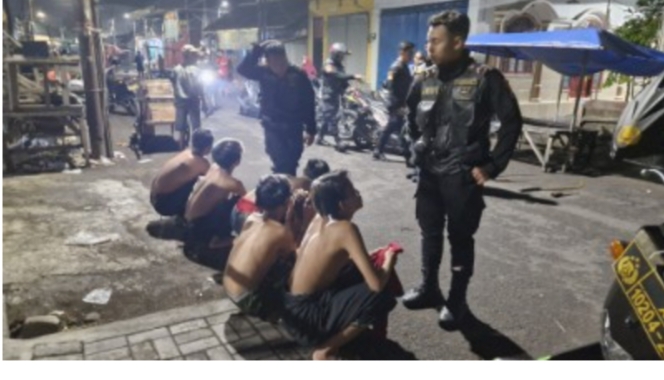 Foto : Tim Joyoboyo Polrestabes Amankan 12 Remaja Ala Gengster