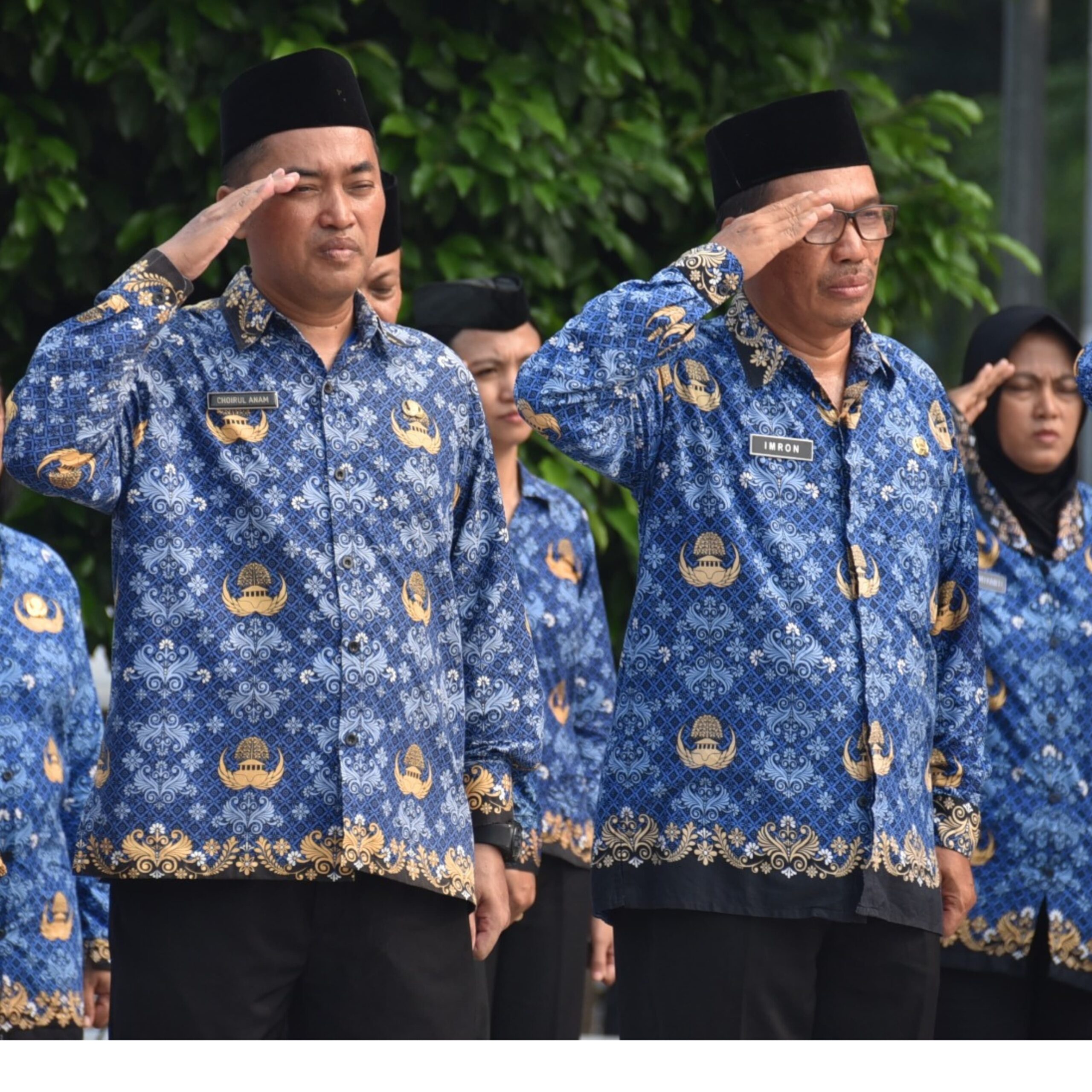 Foto : PNS Kodiklatal Peringati HUT KORPRI dengan Ziarah dan Tabur Bunga di TMP 10 Nopember Surabaya