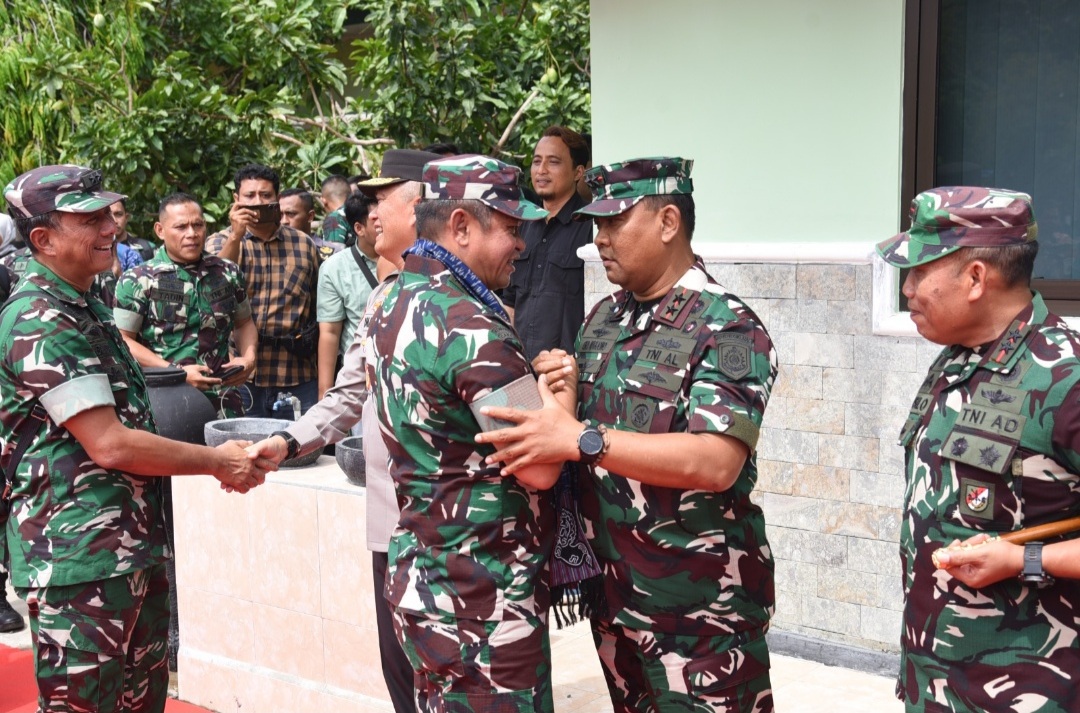 Foto : Perkuat Sinergitas TNI Bersama Rakyat, Wadan Kodiklatal Hadiri Penutupan TMMD ke-122 di Kediri