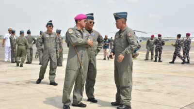 Foto ; Dankodiklatal Saksikan 11 Pati TNI AL Disematkan Brevet Kehormatan Penerbangan TNl AL