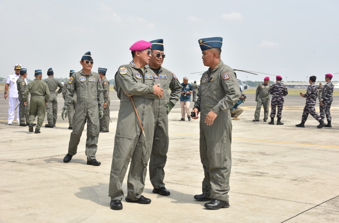 Foto ; Dankodiklatal Saksikan 11 Pati TNI AL Disematkan Brevet Kehormatan Penerbangan TNl AL