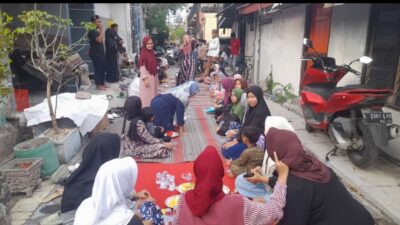 Foto : Prosesi tanya jawab berhadiah langsung yang di pimpin oleh kordinator Anak Yatim Piatu