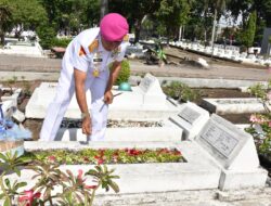 Peringati Hari Armada RI Tahun 2024, Dankodiklatal Ziarah Di TMP 10 November