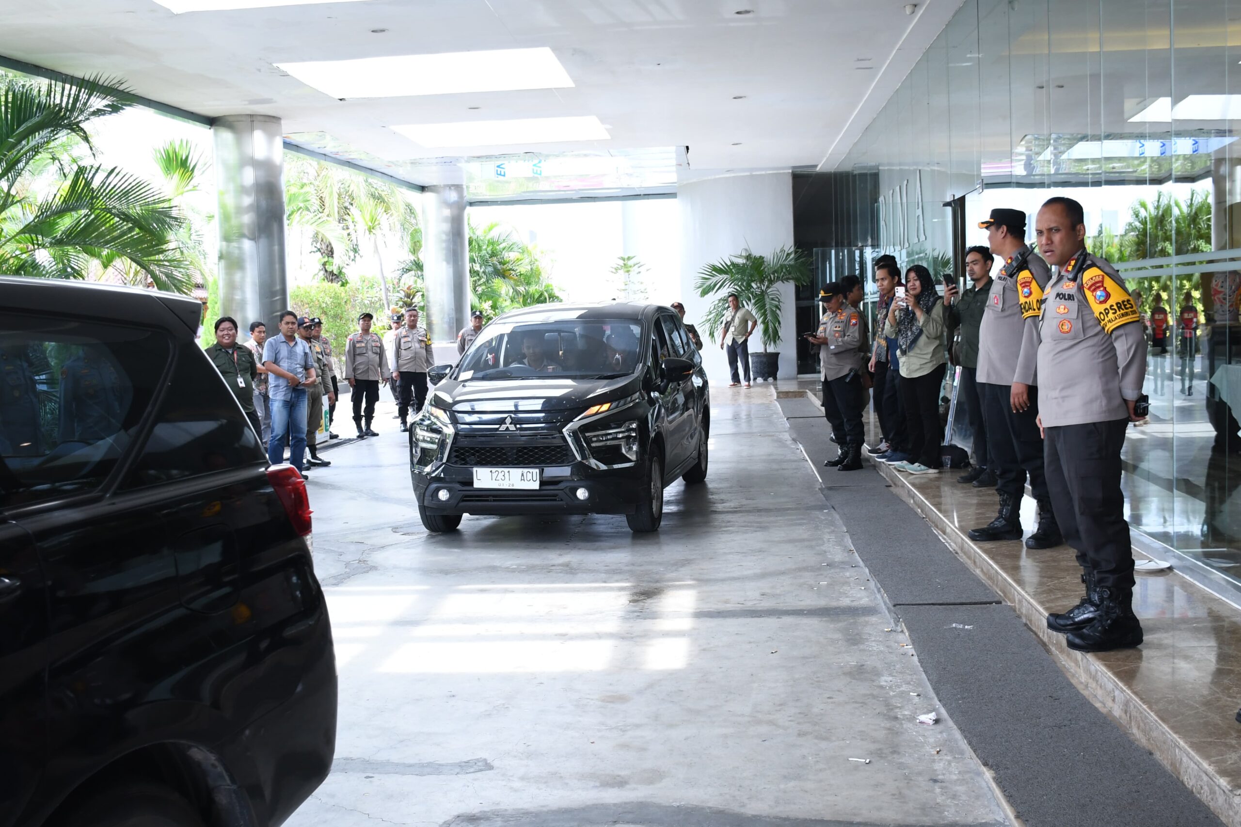 Foto : Polres Madiun Kota Terjunkan 174 Personel Gabungan, Amankan Pleno Rekapitulasi Hitung Suara