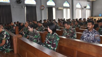Foto : Jelang Perayaan Natal 2024, Siswa dan Antap Kodiklatal Laksanakan Doa Bersama