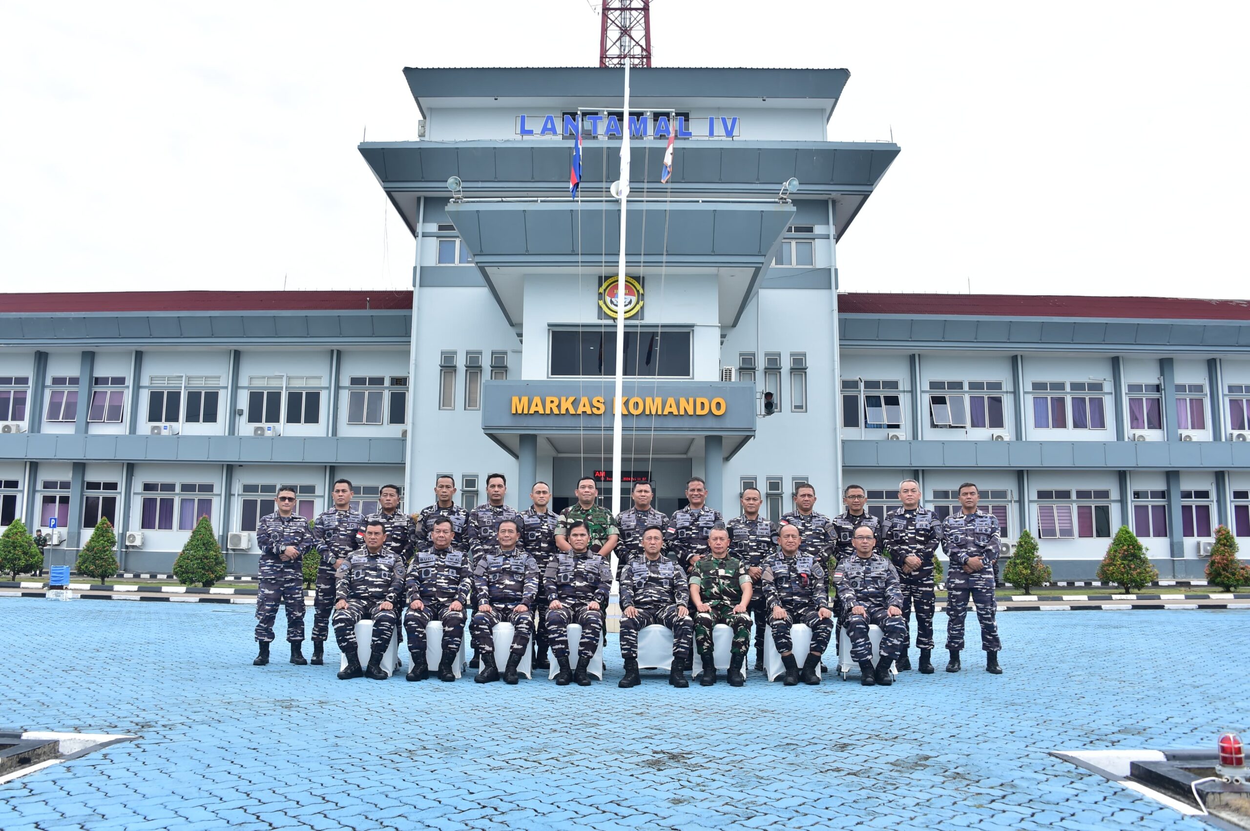 Foto : "Kasal dan Dankodiklatal Tinjau Batam, Marinir Tunjukkan Kemampuan Terbaiknya"