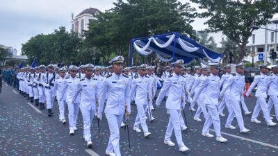 Surabaya Kota Angkatan Laut: Wadan Kodiklatal Meriahkan Navy Parade di Hari Armada RI