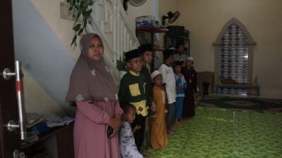 Foto : Perhatian dan Peduli Anak Yatim dan Santri, Kodiklatal Beri Santunan