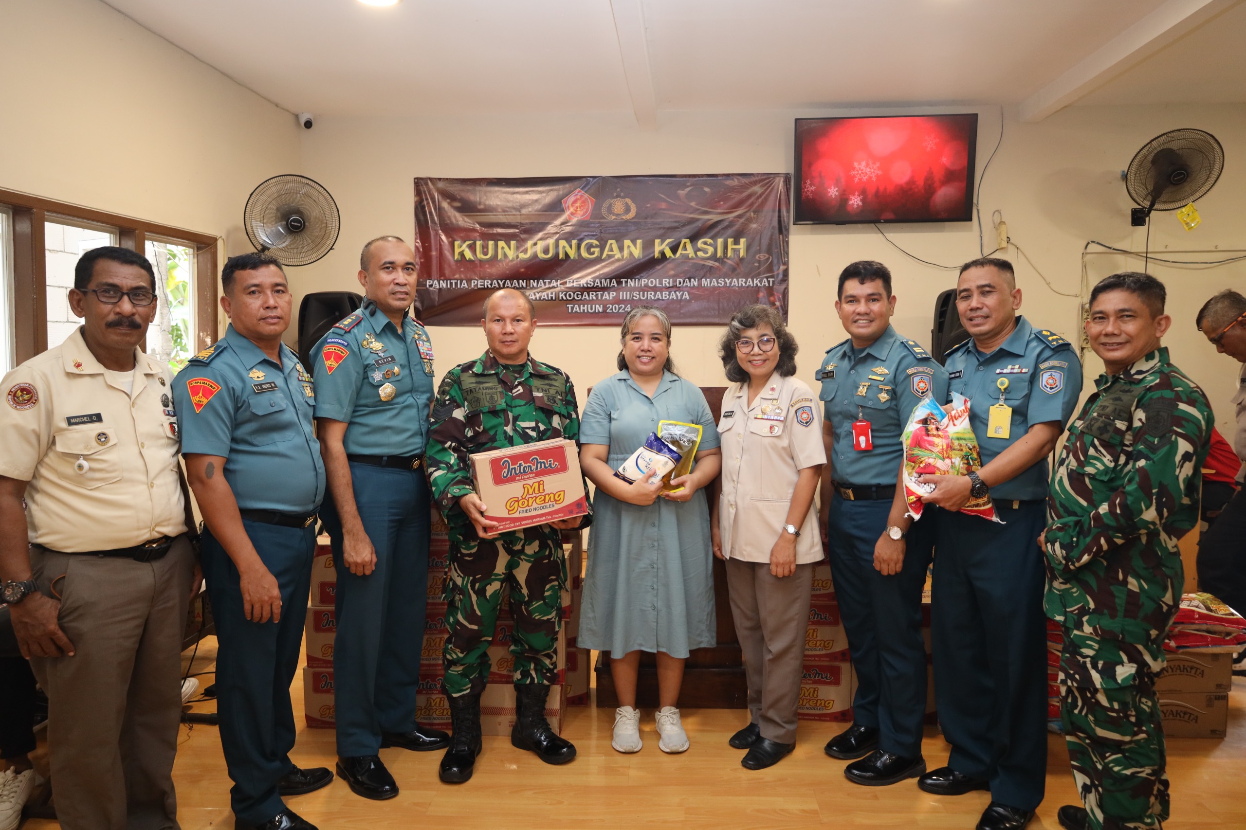 Foto : Dirdok Kodiklatal Berbagi Kasih Sambut Natal dan Tahun Baru di Panti Asuhan