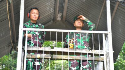 Foto : Wadan Kodiklatal Tinjau Lattek Berganda Siswa Dikmaba TNI AL Angkatan 44/2