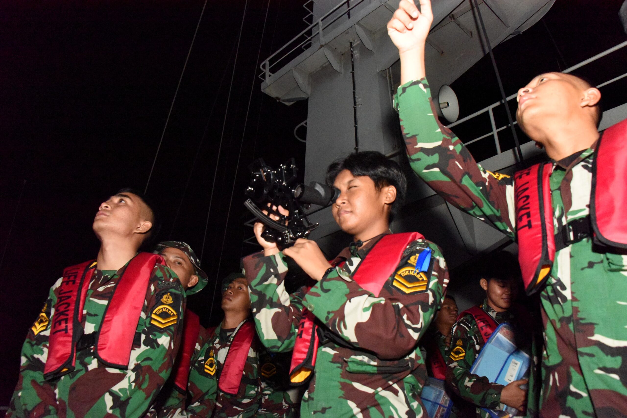 Foto ; Lattek WJY 23, Bekali Siswa Kodiklatal Dengan Berbagai Ilmu Pelayaran Di Atas KRI