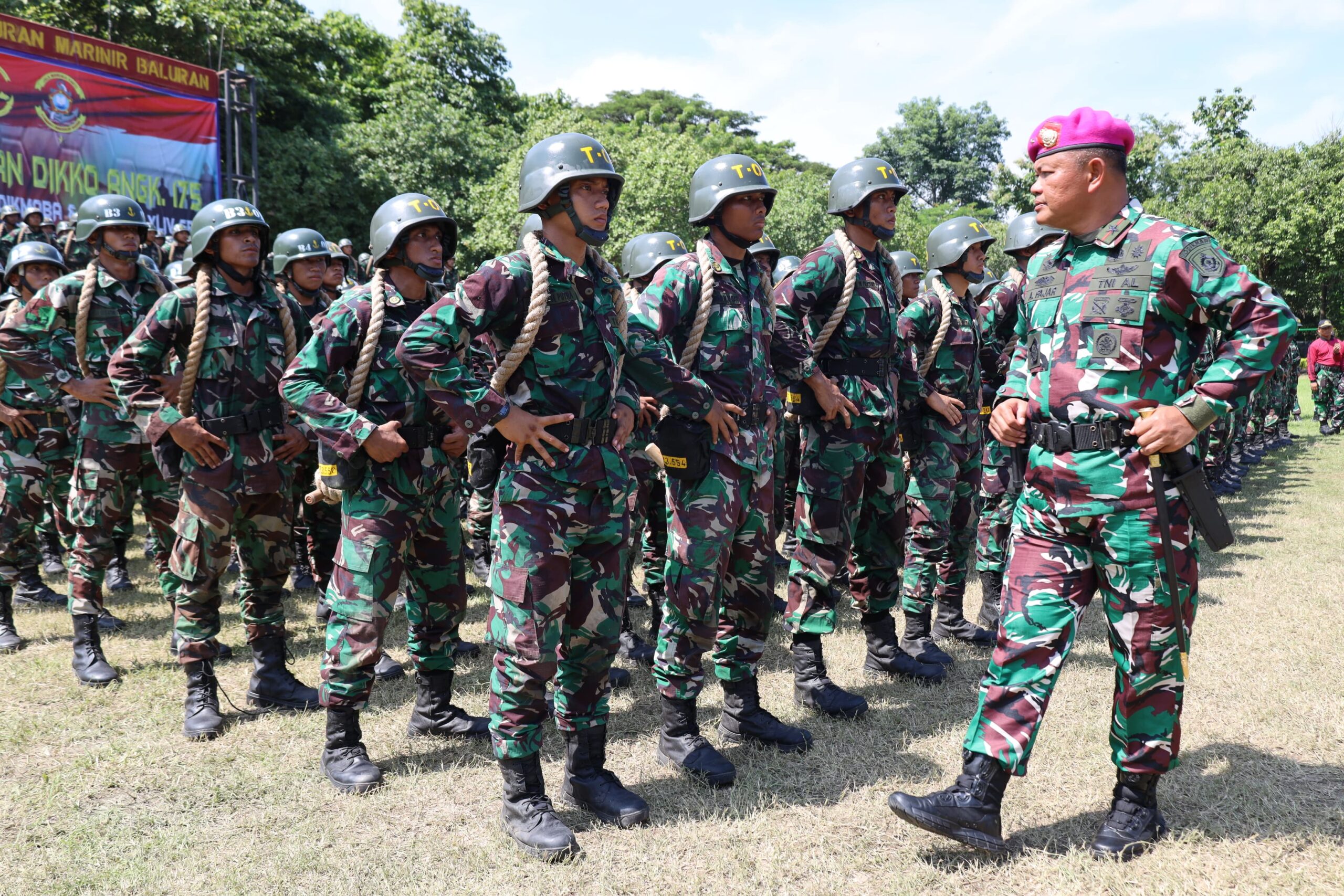 Foto : Siswa Marinir Kodiklatal Resmi Mengawali Pendidikan Komando Angkatan Ke 175 Di Puslatpurmar Karang Tekok Situbondo