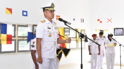 Foto : Kolonel Laut (P) Widya Poerwandanu Terima Tongkat Komando Danpusdiksus Kodikopsla Kodiklatal