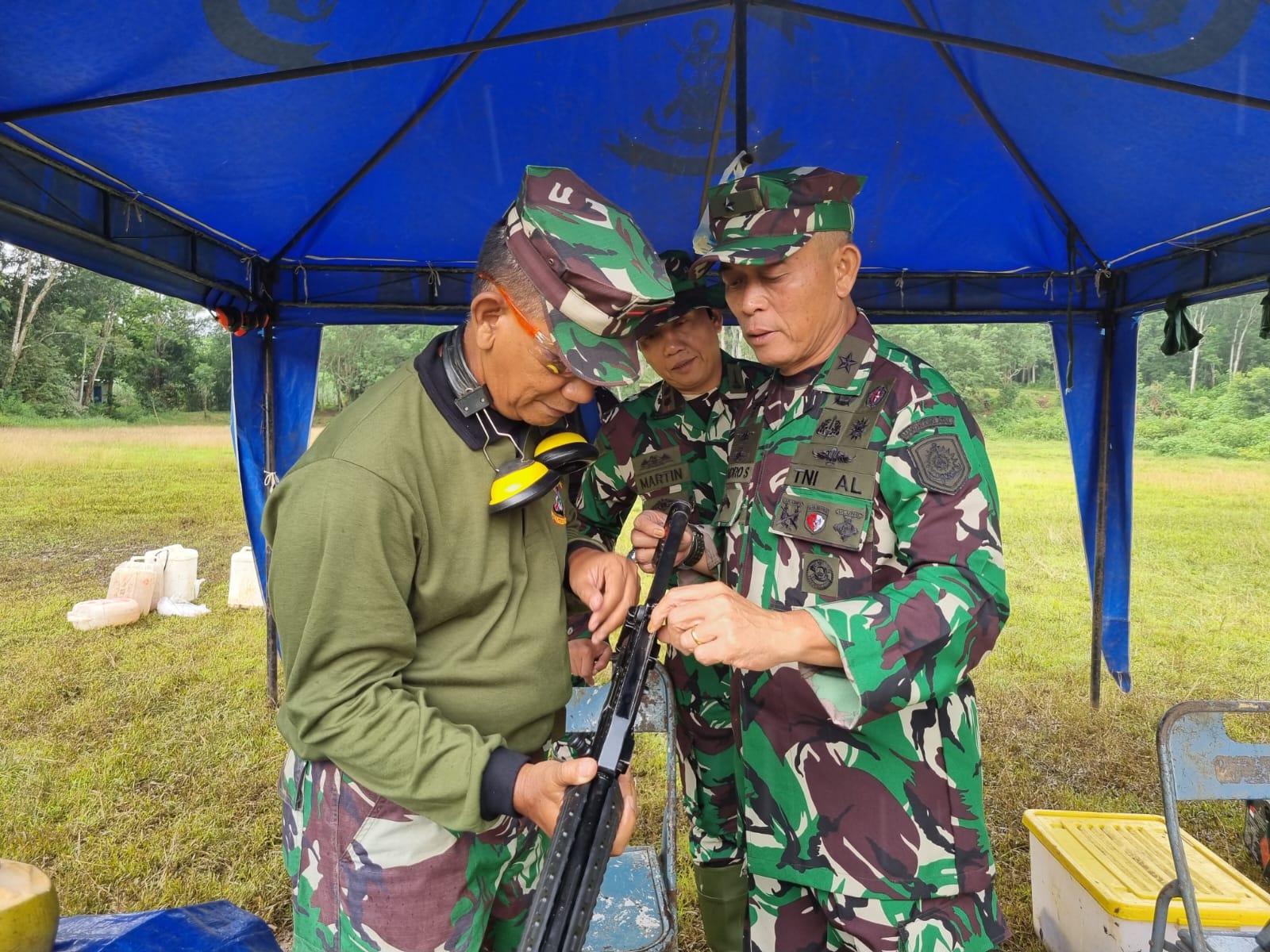 Foto ; Ir Kodiklatal Meninjau Lattek Siswa Dikmata TNI AL di Purboyo Malang Selatan