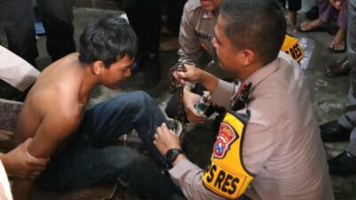 Foto : Polisi Peduli, Kapolres Gresik Lepas Rantai ODGJ dan Bantu Pengobatan