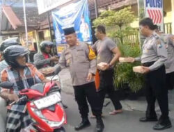 Polisi Berbagi Berkah Ramadhan, Ratusan Takjil Dibagikan di Depan Polsek Semampir