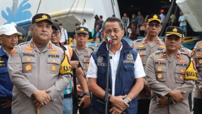 Foto : Kapolres Pelabuhan Tanjung Perak Cek Obyek Vital, Pastikan Arus Balik Aman dan Nyaman