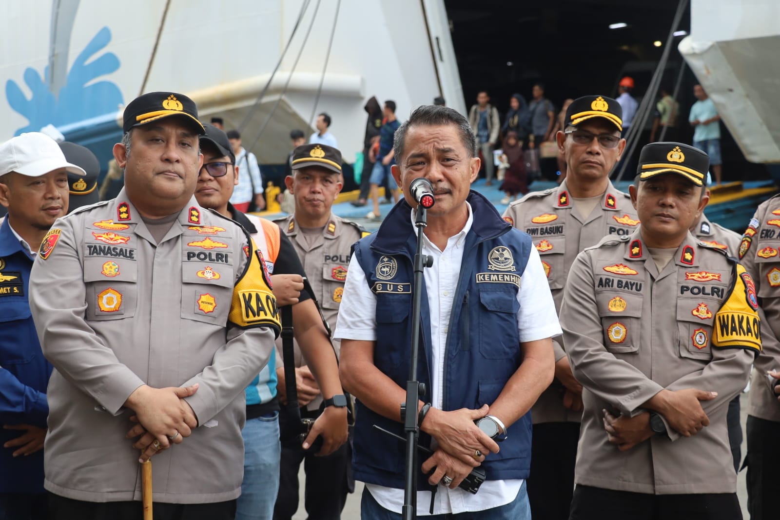 Foto : Kapolres Pelabuhan Tanjung Perak Cek Obyek Vital, Pastikan Arus Balik Aman dan Nyaman
