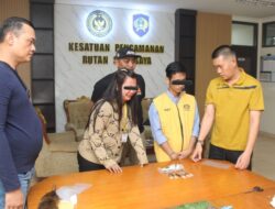 Nekat Selundupkan Narkoba Kedalam Lapas, Gadis Cantik Diamankan