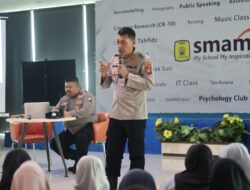Satlantas dan Sat Binmas Polres Gresik Gelar Edukasi Keselamatan Berlalu Lintas dan Bahaya Kenakalan Remaja di Pondok Pesantren At-Tanwir SMA Muhammadiyah 10 Gresik
