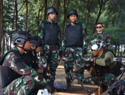 Dirjianbang Kodiklatal Kunjungi Siswa Lattek Artileri dan Demolisi di Paiton