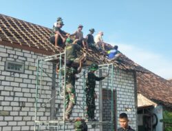 Bangun Harapan Melalui TMMD ke 124, Sasaran RTLH Mulai Dipasangi Atap