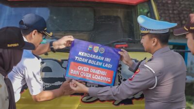 Operasi Gabungan Polres Jember Sosialisasi Larangan Kendaraan ODOL