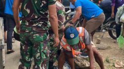 Babinsa Koramil 0829-17/Tanjung Bumi Bersama Muspika Gelar Jum’at Bersih di Sekitar Pasar Tanjung Bumi