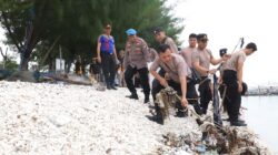 Peduli Lingkungan Polres Pelabuhan Tanjung Perak Sambut Hari Bhayangkara ke-79