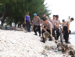 Peduli Lingkungan Polres Pelabuhan Tanjung Perak Sambut Hari Bhayangkara ke-79