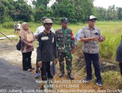 Babinsa Koramil 0829-18/Kokop Monitoring Pembangunan Irigasi Pompa Bersama Dinas Pertanian