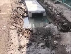 Proyek U-Ditch di Krembangan Selatan Diduga Asal Jadi, Box culvert Melenceng Seperti Ular