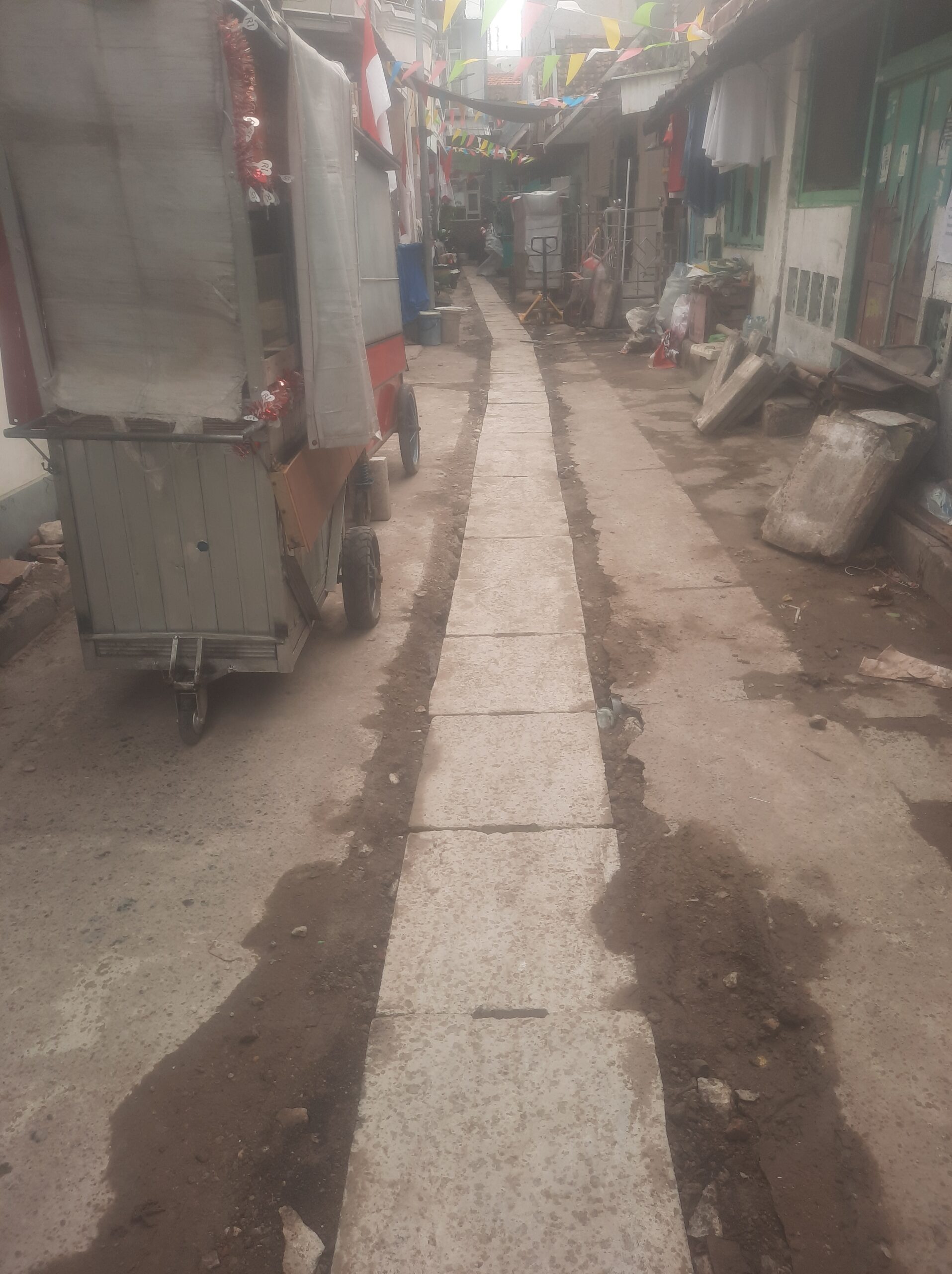 Foto : Pembangunan Drainase U-dith di Jalan Genteng Surabaya