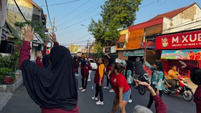 Warga Simo Magersari RW 06 Jaga Kebugaran Lakukan Rutinitas Senam Vitalage Movement