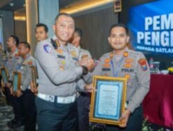 Kasatlantas Polres Bangkalan Menerima Penghargaan dari Dirlantas Polda Jatim